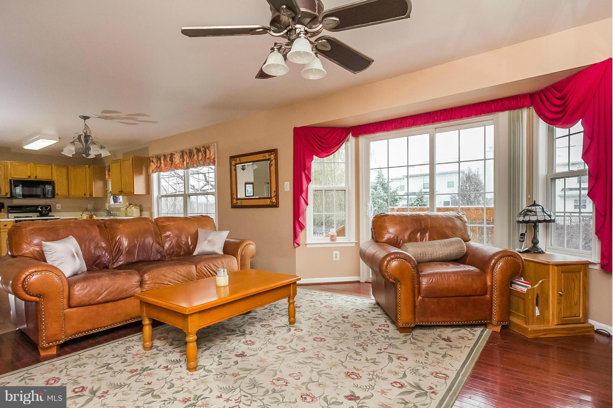 9112 Cove Point Road Baltimore, MD 21219 - Photo 2 of 30 Family Room