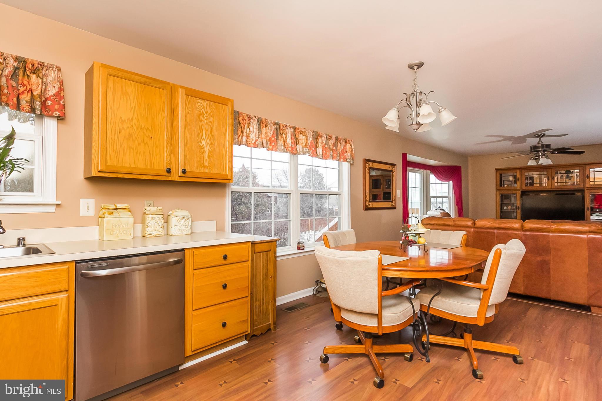 9112 Cove Point Road Baltimore, MD 21219 - Photo 11 of 30 Kitchen
