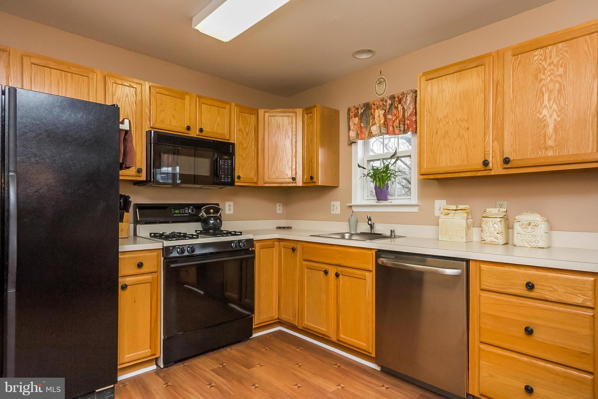 9112 Cove Point Road Baltimore, MD 21219 - Photo 7 of 30 Kitchen