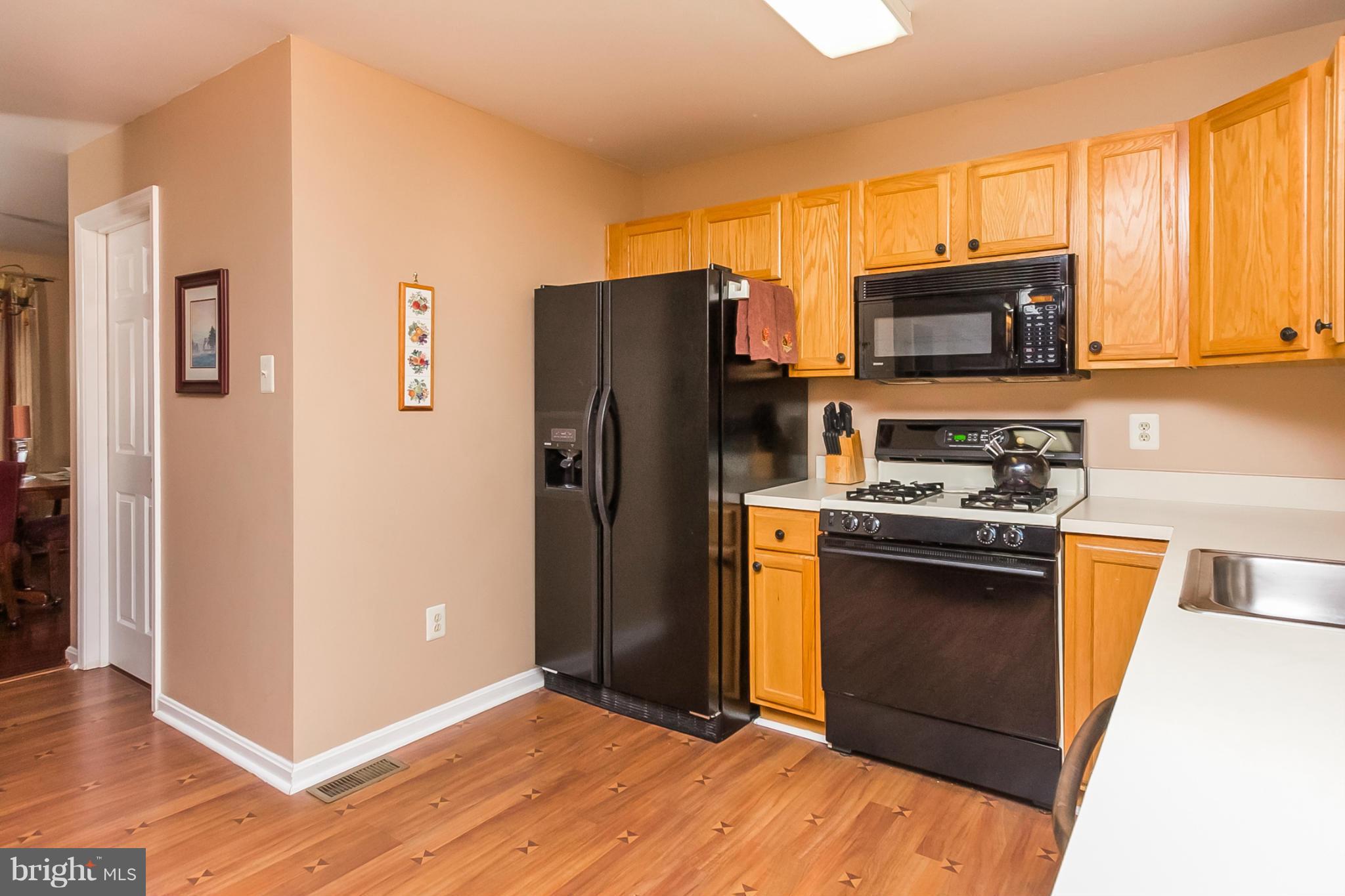 9112 Cove Point Road Baltimore, MD 21219 - Photo 8 of 30 Kitchen