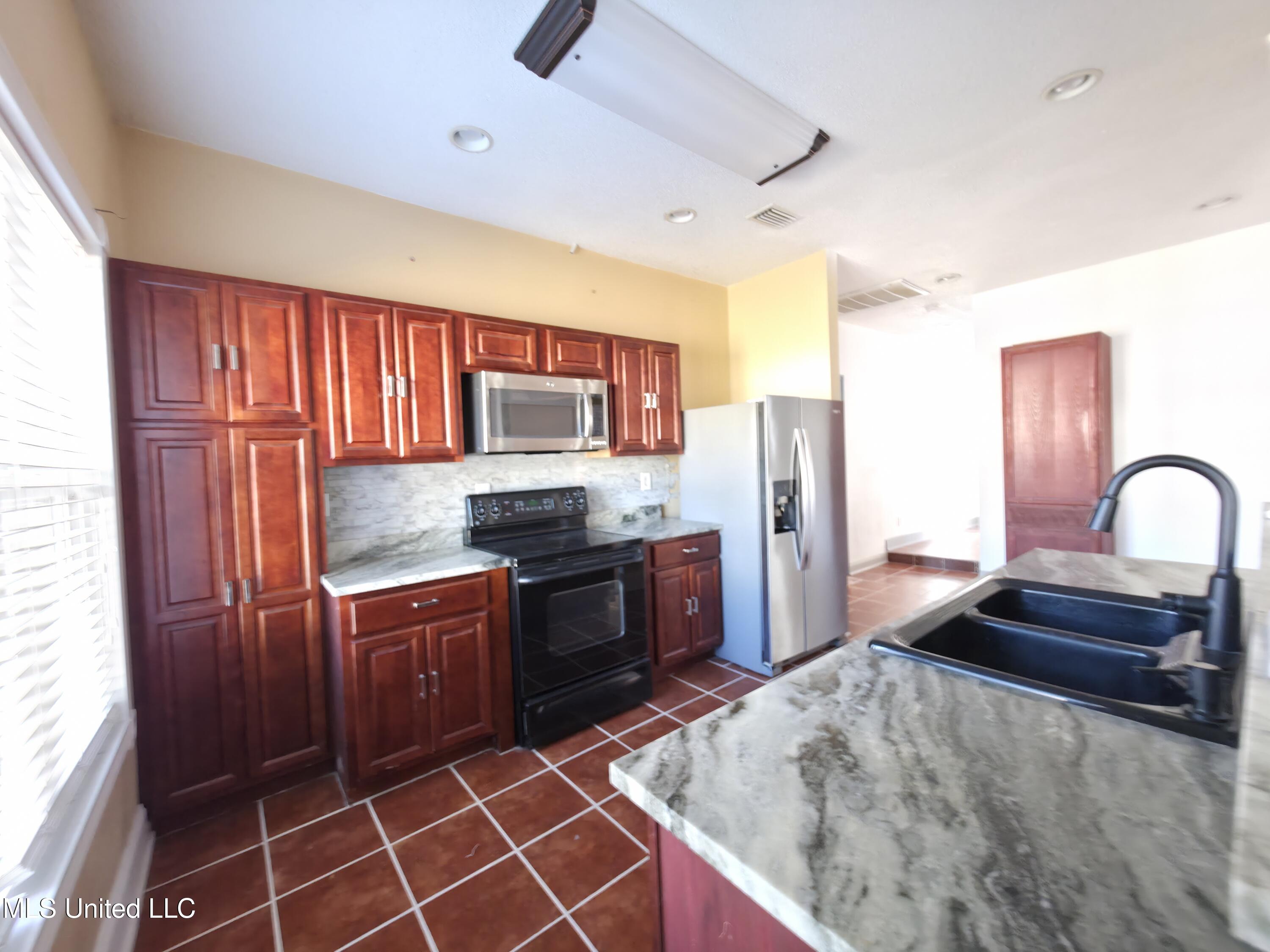 4700 Thompson Street Moss Point, MS 39563 - Photo 13 of 25 20260202_095222