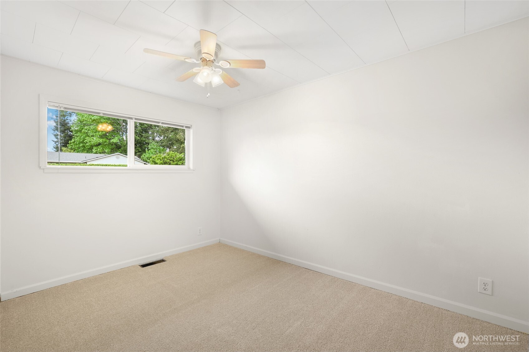 2402 Union Avenue Northeast Renton, WA 98059 - Photo 10 of 39
