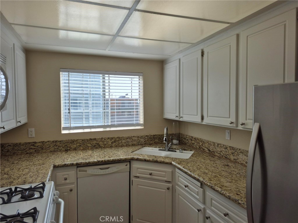 777 South Citrus Avenue, Unit 119 Azusa, CA 91702 - Photo 11 of 18 a kitchen with a sink cabinets and window
