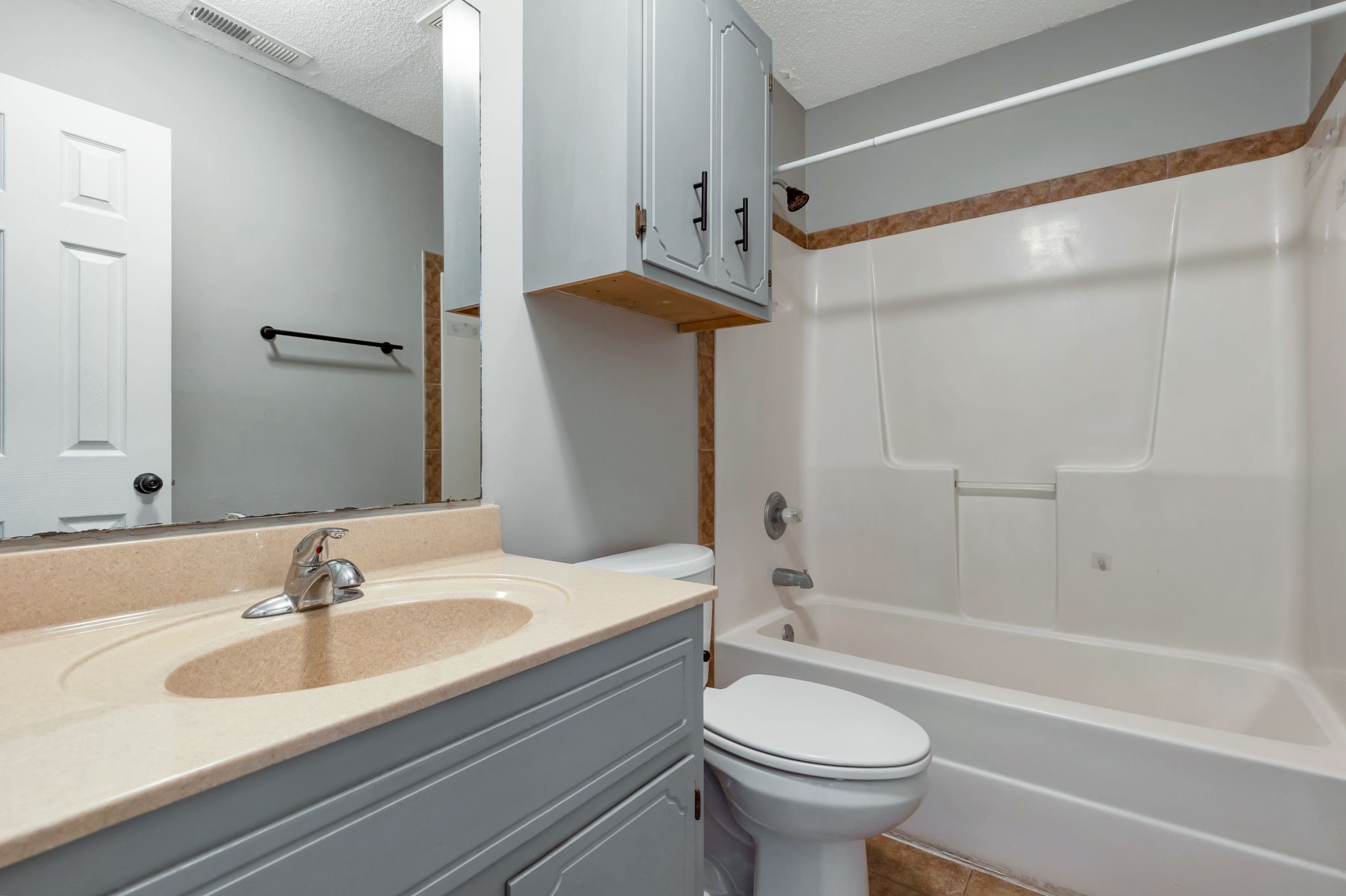 931 State Line Road Oak Grove, KY 42262 - Photo 19 of 24 a bathroom with a sink a toilet and a bathtub