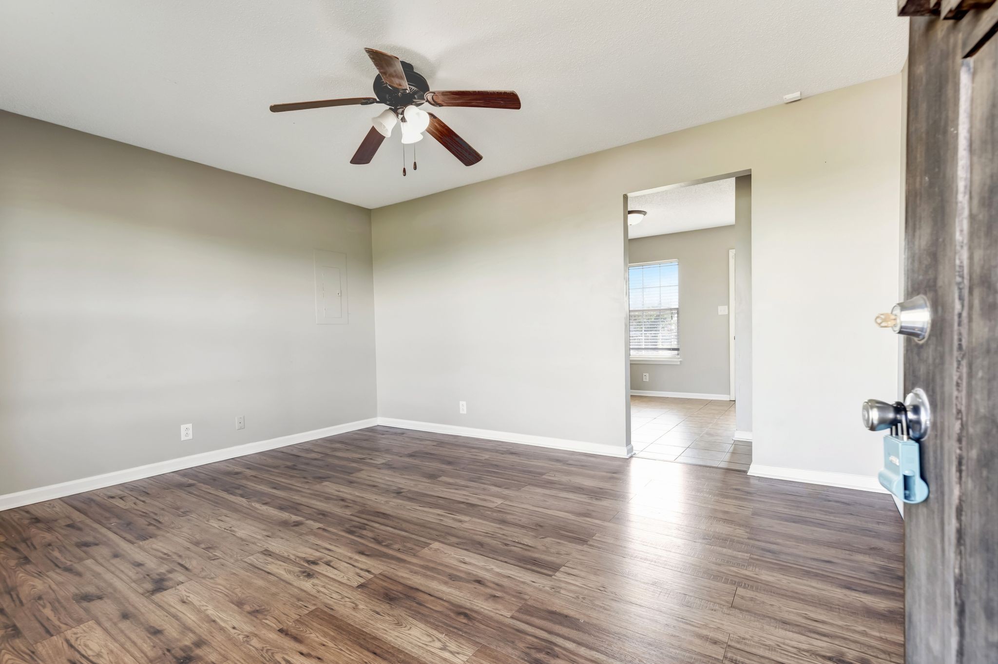 931 State Line Road Oak Grove, KY 42262 - Photo 5 of 24 a view of empty room with wooden floor