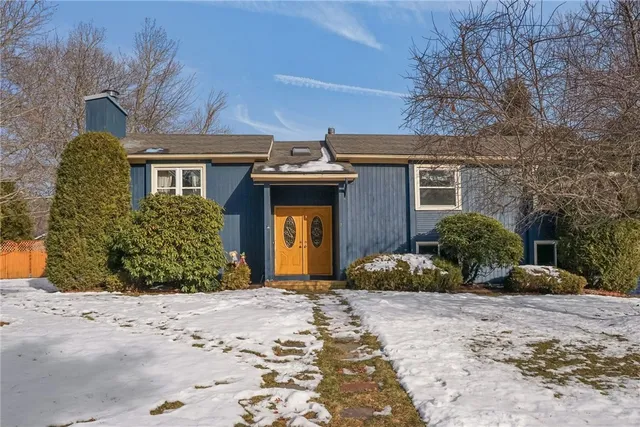 $545,000 | 2 Sturbridge Avenue, Smithfield, RI 02828