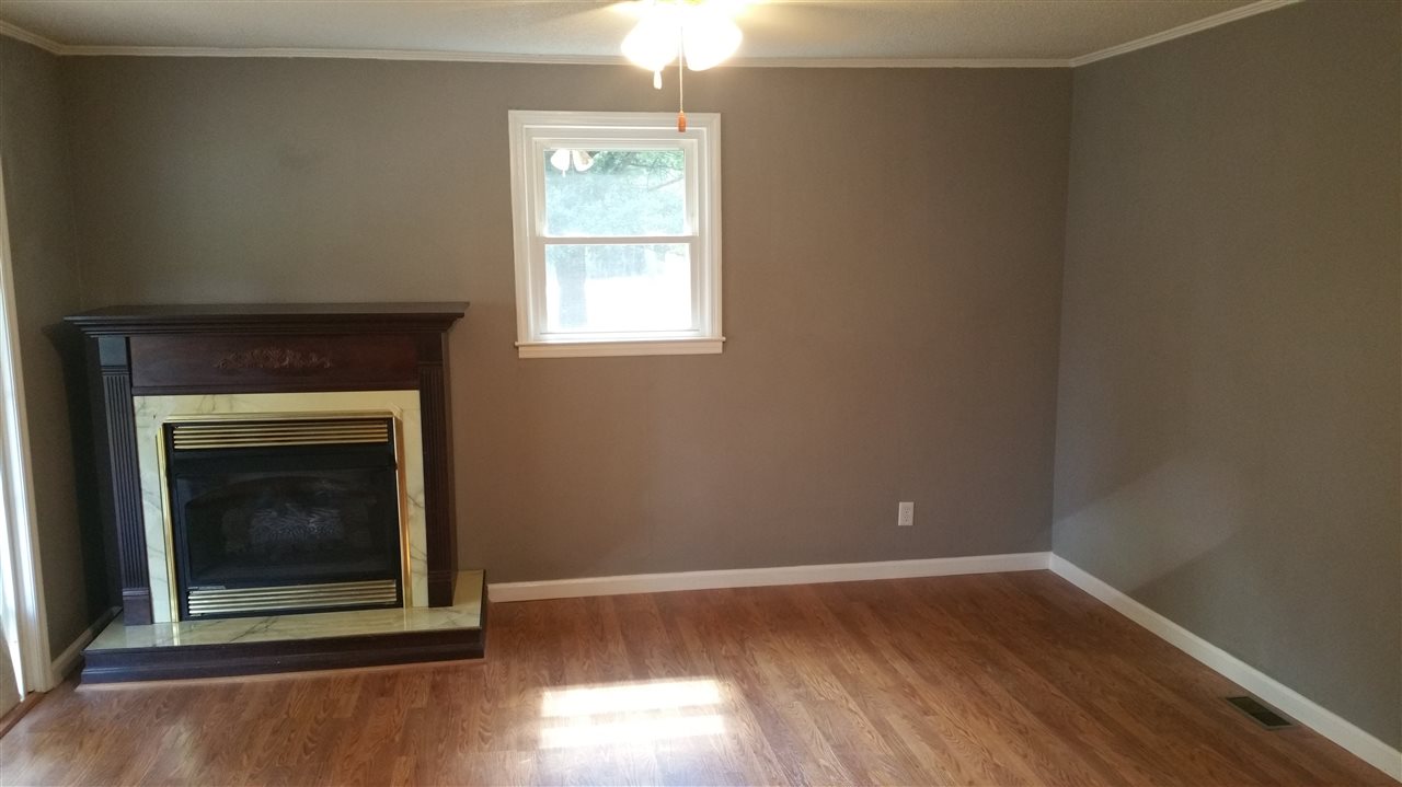 841 Bud Arthur Bridge Road Cowpens, SC 29330 - Photo 15 of 23 Living Room