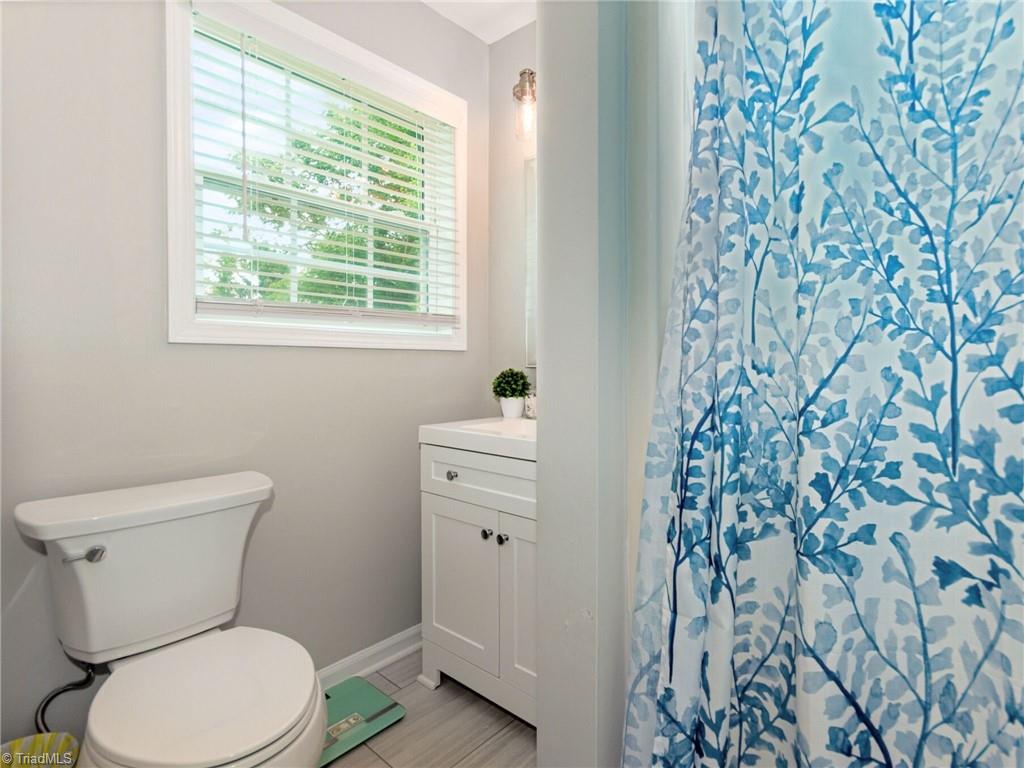 2207 Gable Way High Point, NC 27262 - Photo 18 of 27 owner suite bath