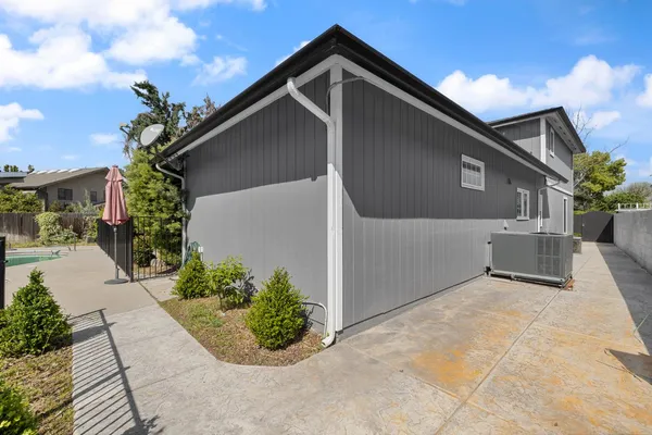 $549,999 | 1233 Redwood Lane, Selma, CA 93662