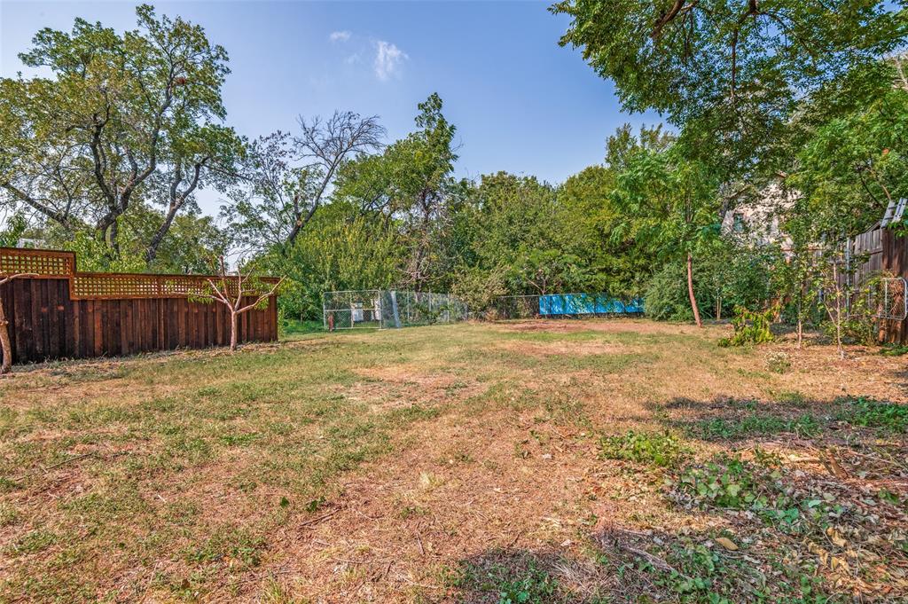 119 Archer Avenue Cockrell Hill, TX 75211 - Photo 8 of 8 a backyard of a house