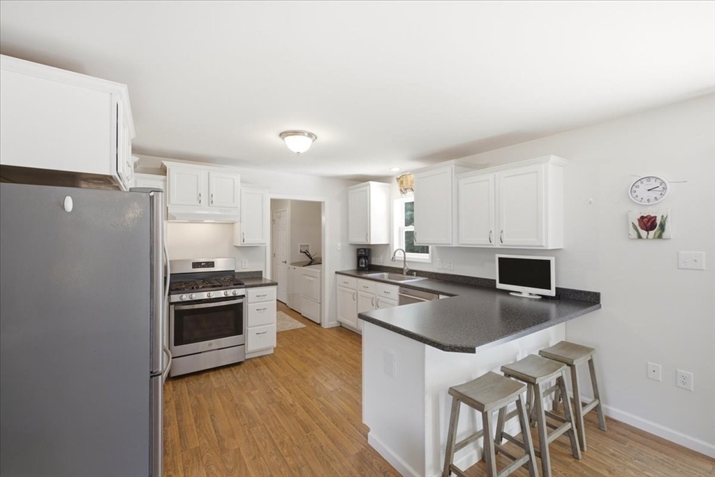 85 Lewis Avenue Walpole, MA 02081 - Photo 10 of 39