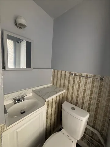 $2,000 | 147 Downs Street, Unit 3, Kingston, NY 12401