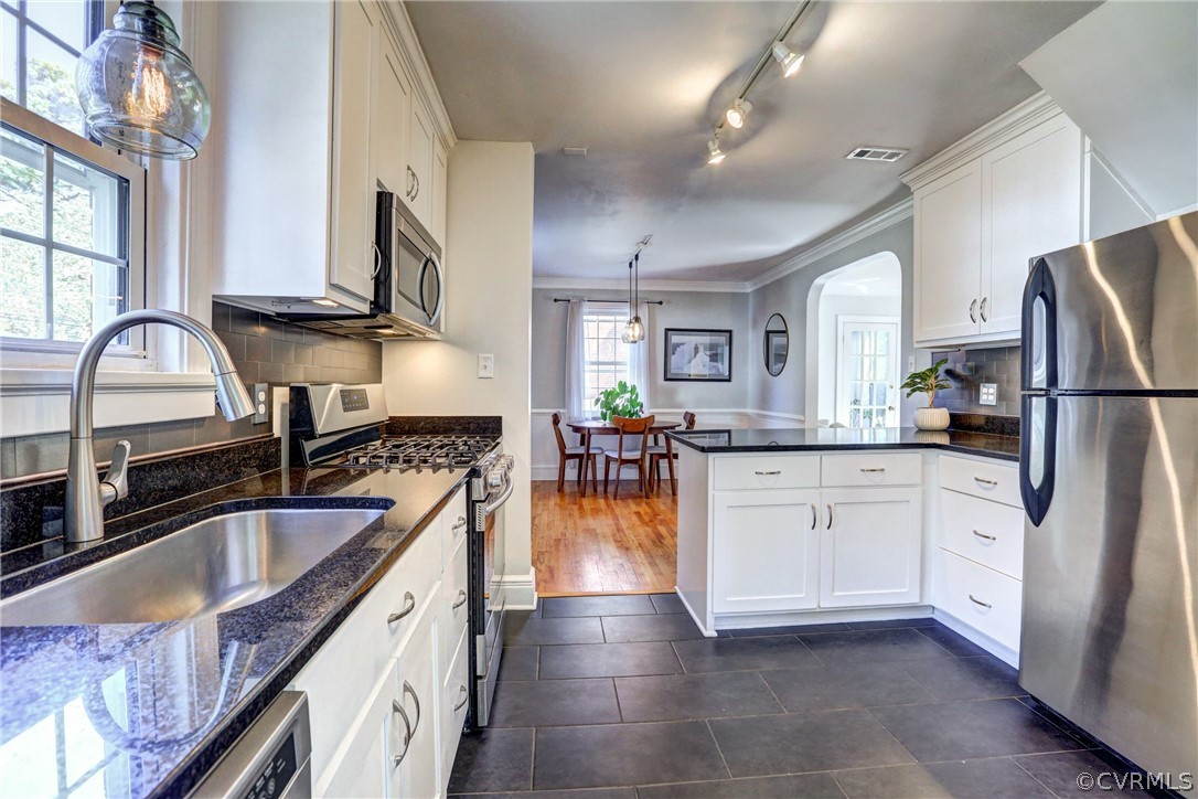 2410 Kenmore Road Henrico, VA 23228 - Photo 14 of 34 Gallery Image 14