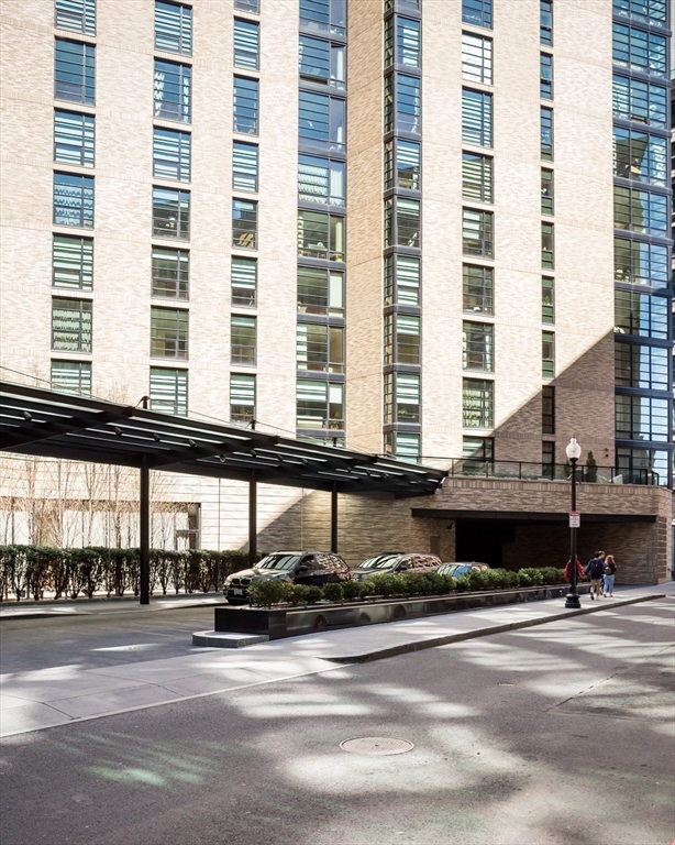 580 Washington Street, Unit PH5 Boston, MA 02111 - Photo 27 of 37 a view of a building and a street