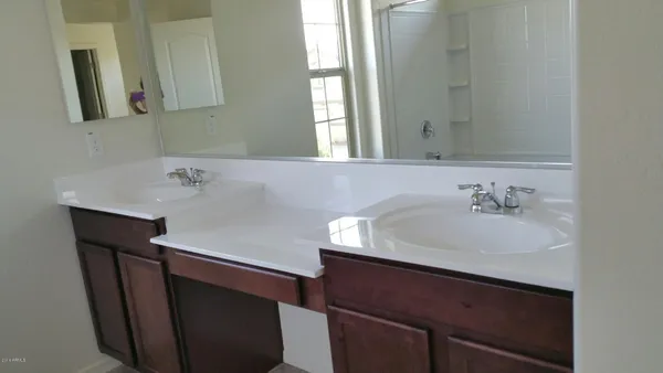 $2,300 | 903 South Swallow Lane, Gilbert, AZ 85296