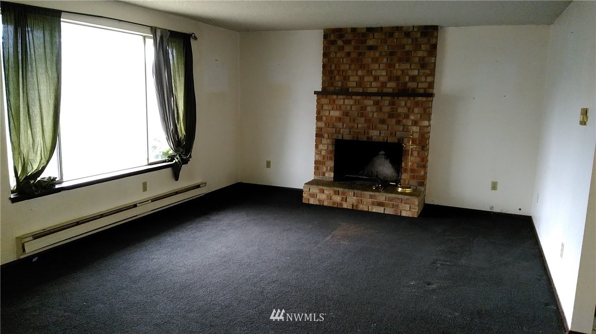 1103 Brookdale Road East Tacoma, WA 98445 - Photo 3 of 8