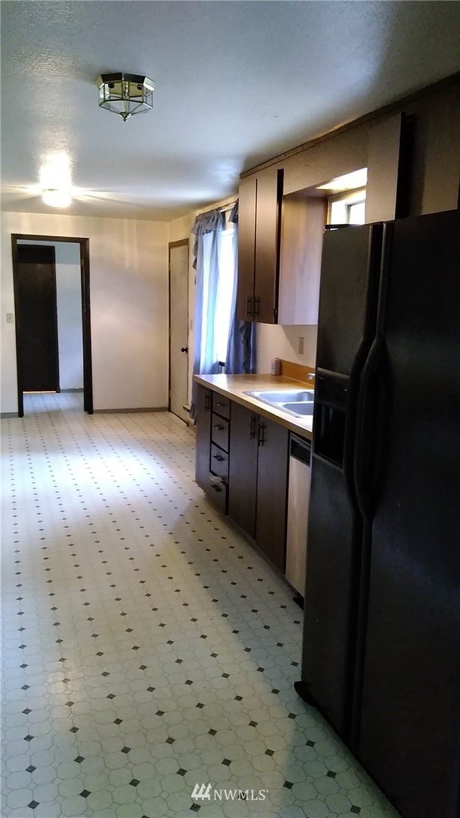 1103 Brookdale Road East Tacoma, WA 98445 - Photo 5 of 8