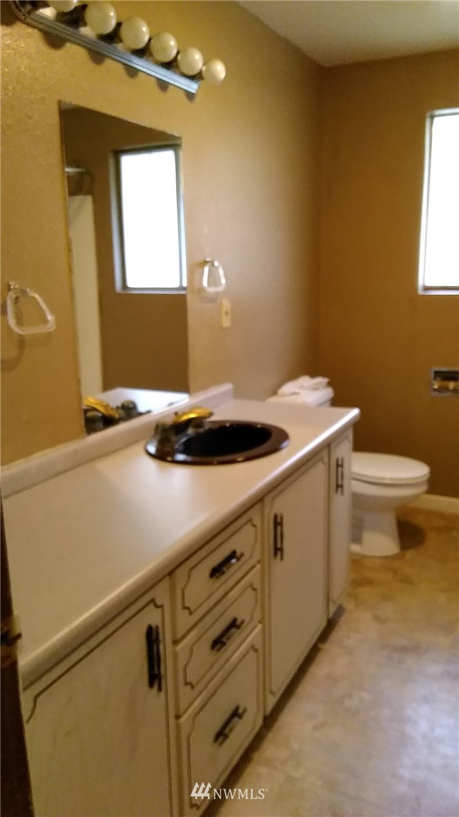 1103 Brookdale Road East Tacoma, WA 98445 - Photo 7 of 8