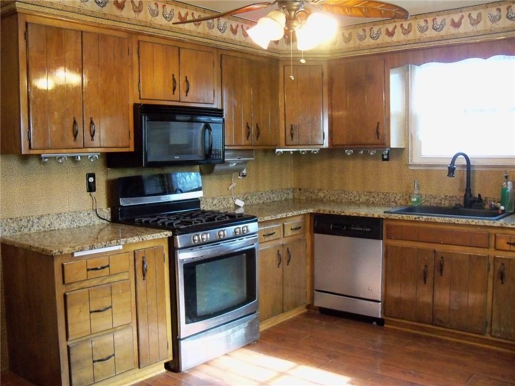 15 Ewing Road McKees Rocks, PA 15136 - Photo 8 of 23 Rustic Spacious Kitchen