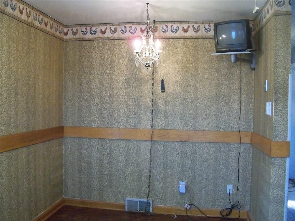 15 Ewing Road McKees Rocks, PA 15136 - Photo 10 of 23 Eat in Kitchen Area