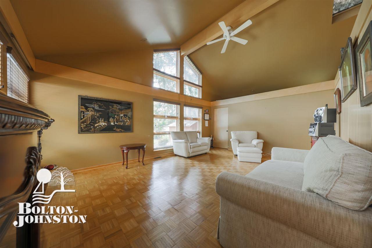 1067 Devonshire Road Grosse Pointe, MI 48230 - Photo 28 of 58 31390986-27.JPG