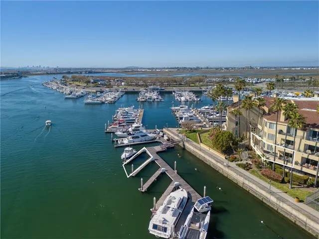 $2,100,000 | 16291 Countess Drive, Unit 105, Huntington Beach, CA 92649