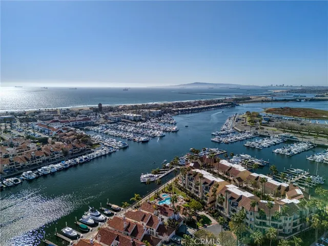 $2,100,000 | 16291 Countess Drive, Unit 105, Huntington Beach, CA 92649