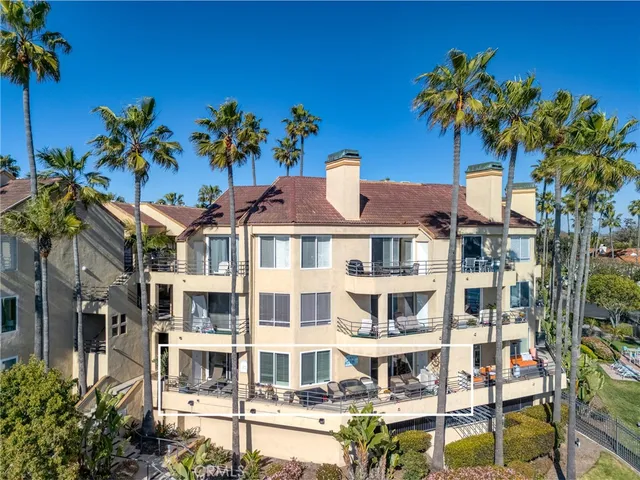 $2,100,000 | 16291 Countess Drive, Unit 105, Huntington Beach, CA 92649