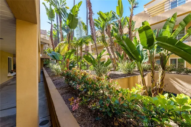 $2,100,000 | 16291 Countess Drive, Unit 105, Huntington Beach, CA 92649