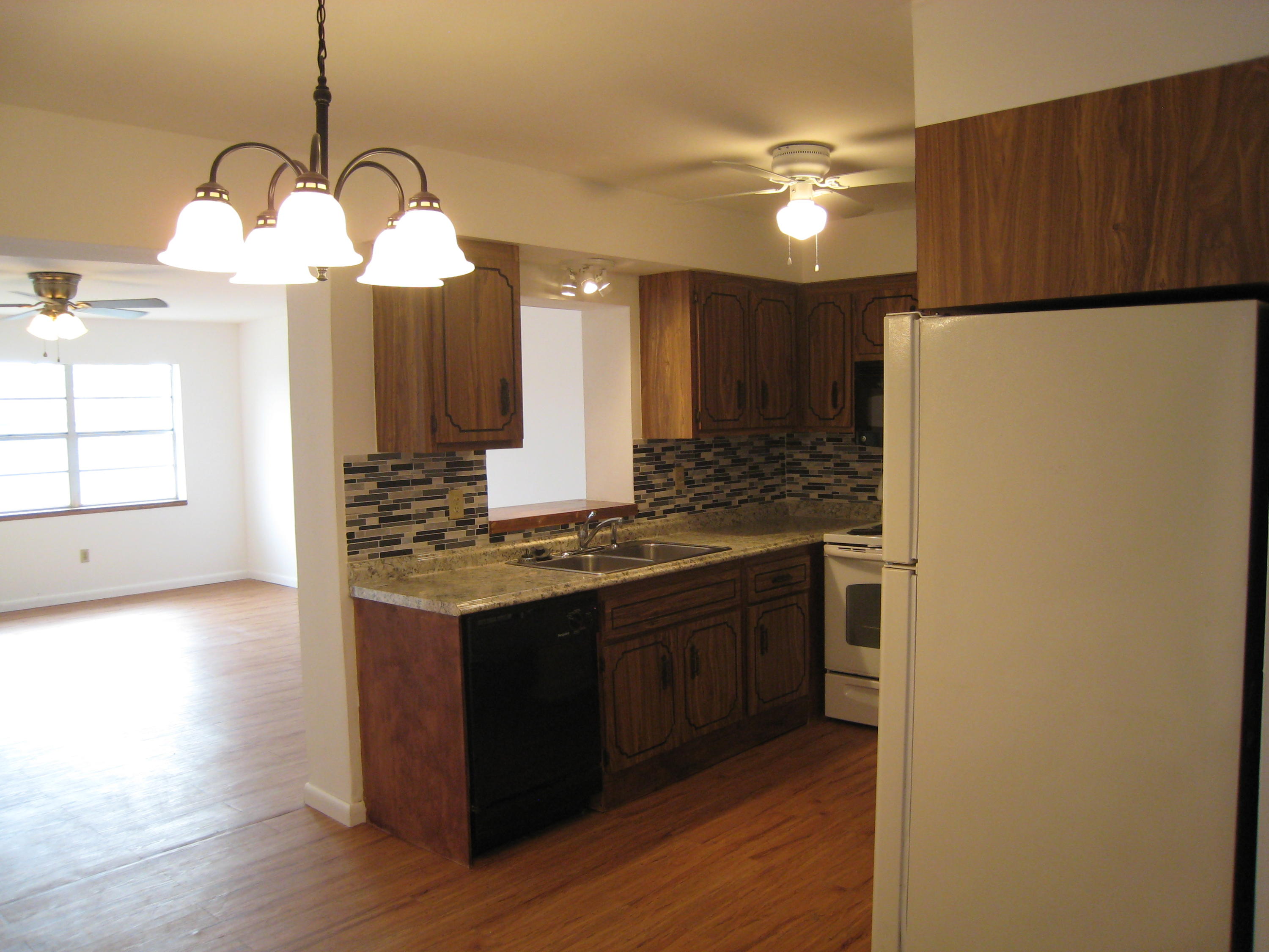 321 Masters Road Lake Worth, FL 33461 - Photo 8 of 21 Kitchen/dining area