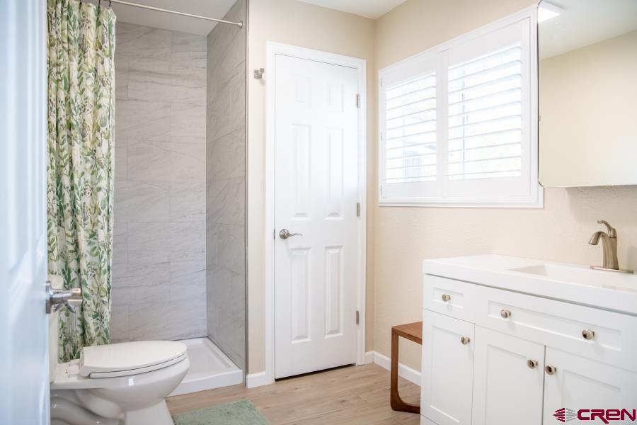 490 6403 Road Montrose, CO 81403 - Photo 21 of 40 a bathroom with a sink a toilet and shower