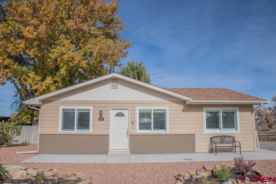 490 6403 Road Montrose, CO 81403 - Photo 4 of 40 a front view of a house with garden