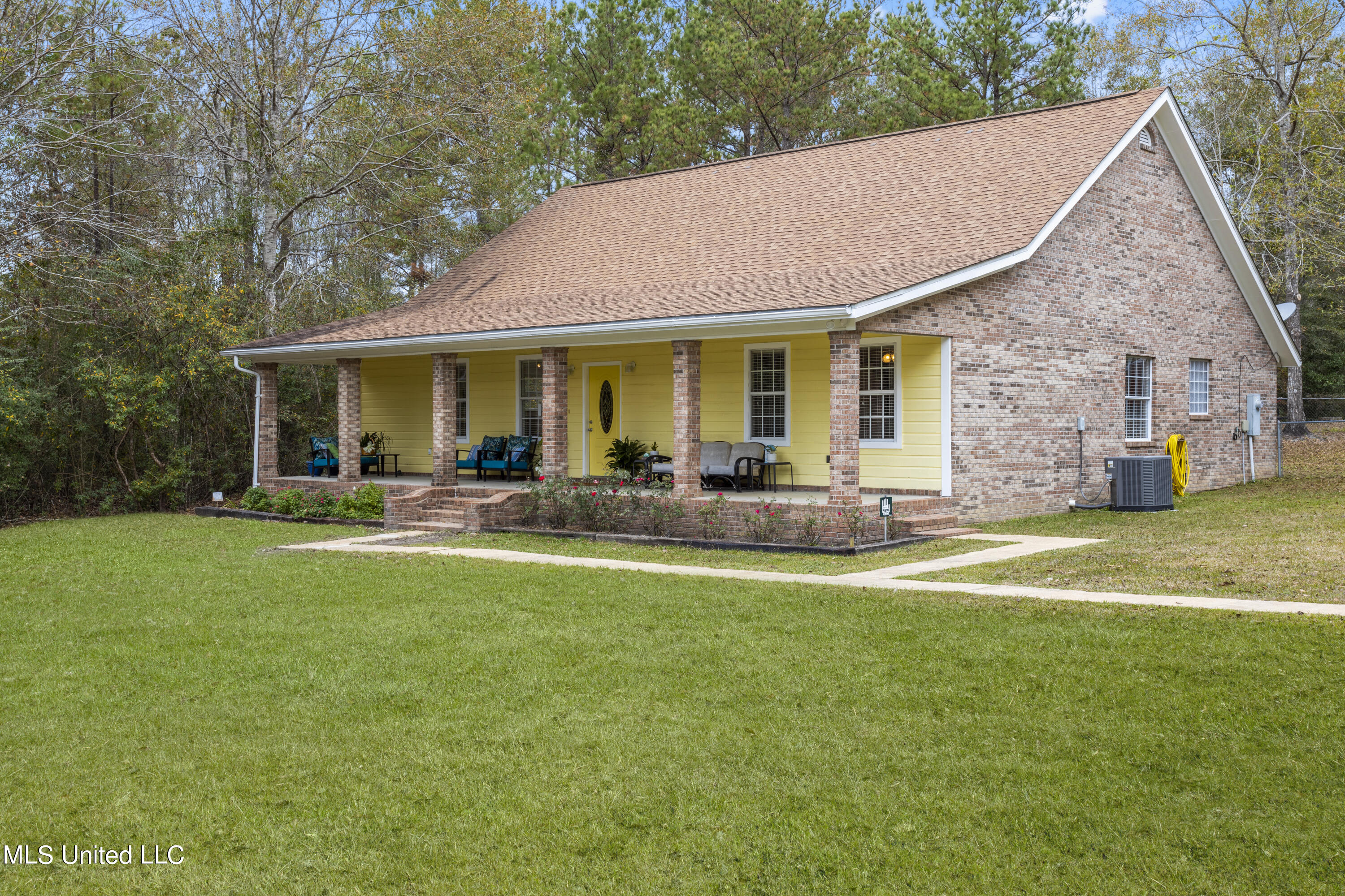 18368 Vic Wertz Road Saucier, MS 39574 - Photo 2 of 29 002