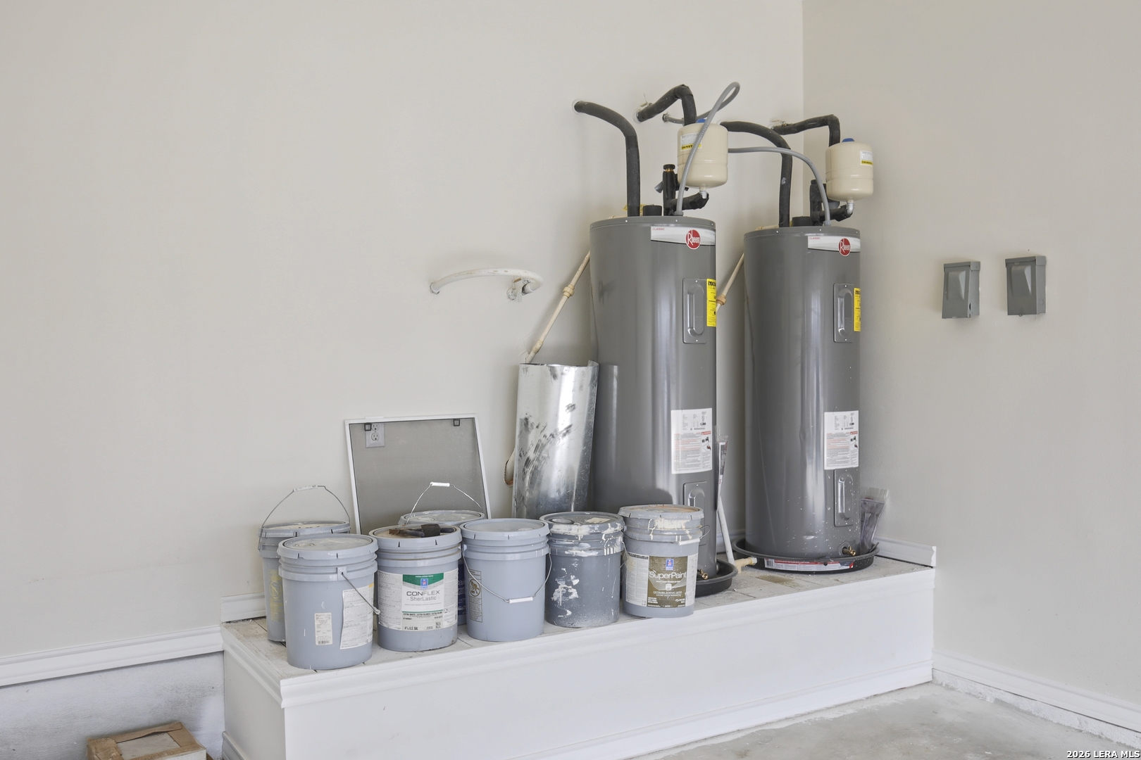 918 Marbach Road Somerset, TX 78069 - Photo 30 of 36 a dining room with furniture and a mirror