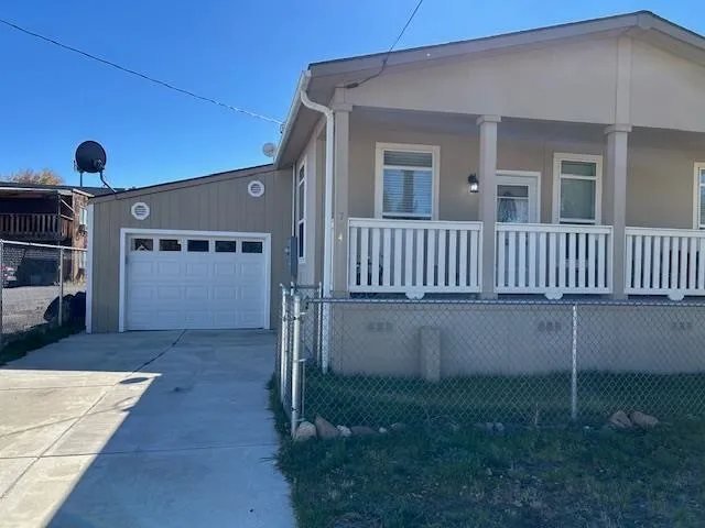 a view of a house with a backyard