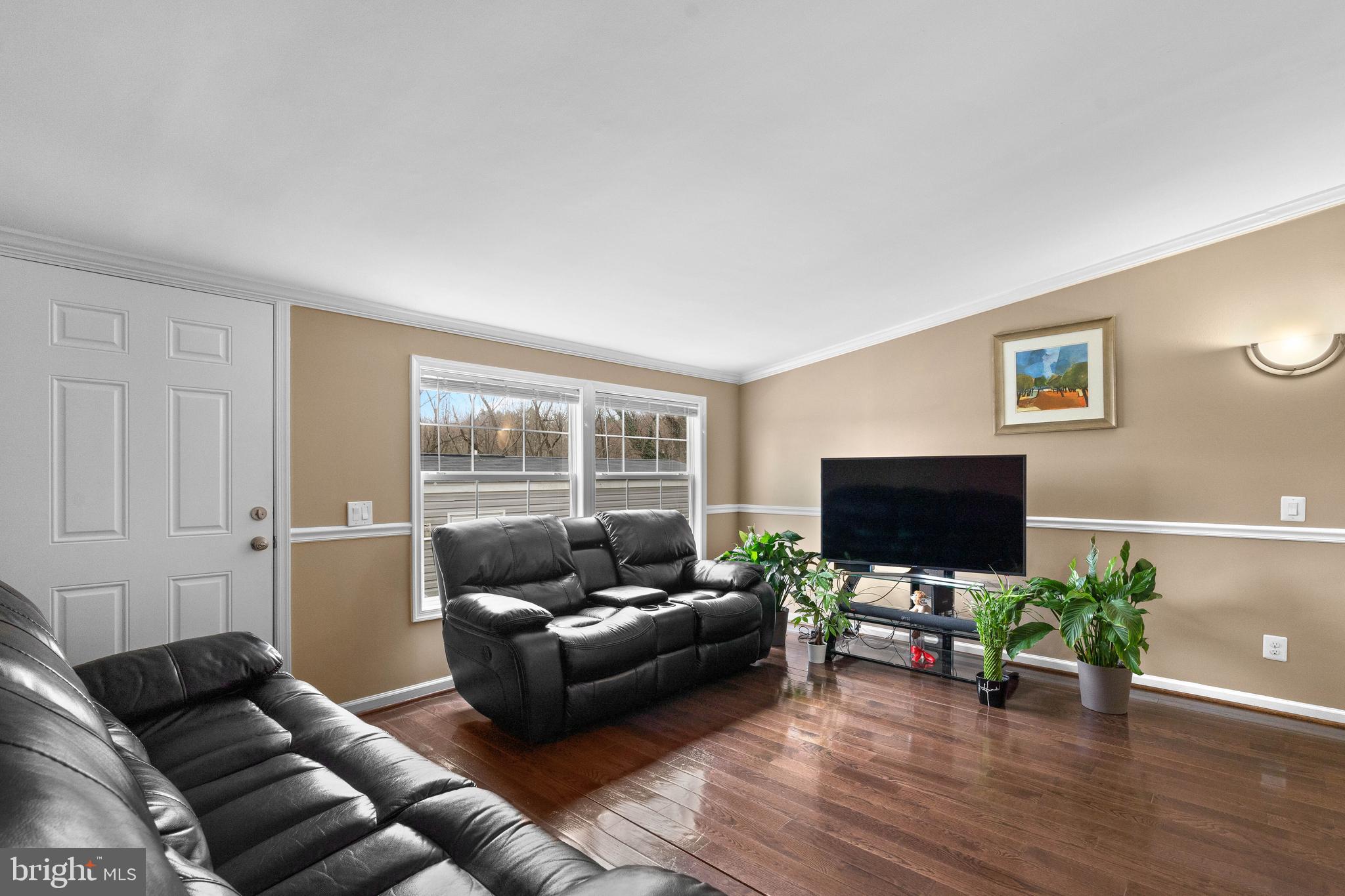 7835 East Hill Road Mount Airy, MD 21771 - Photo 2 of 25 Living Room