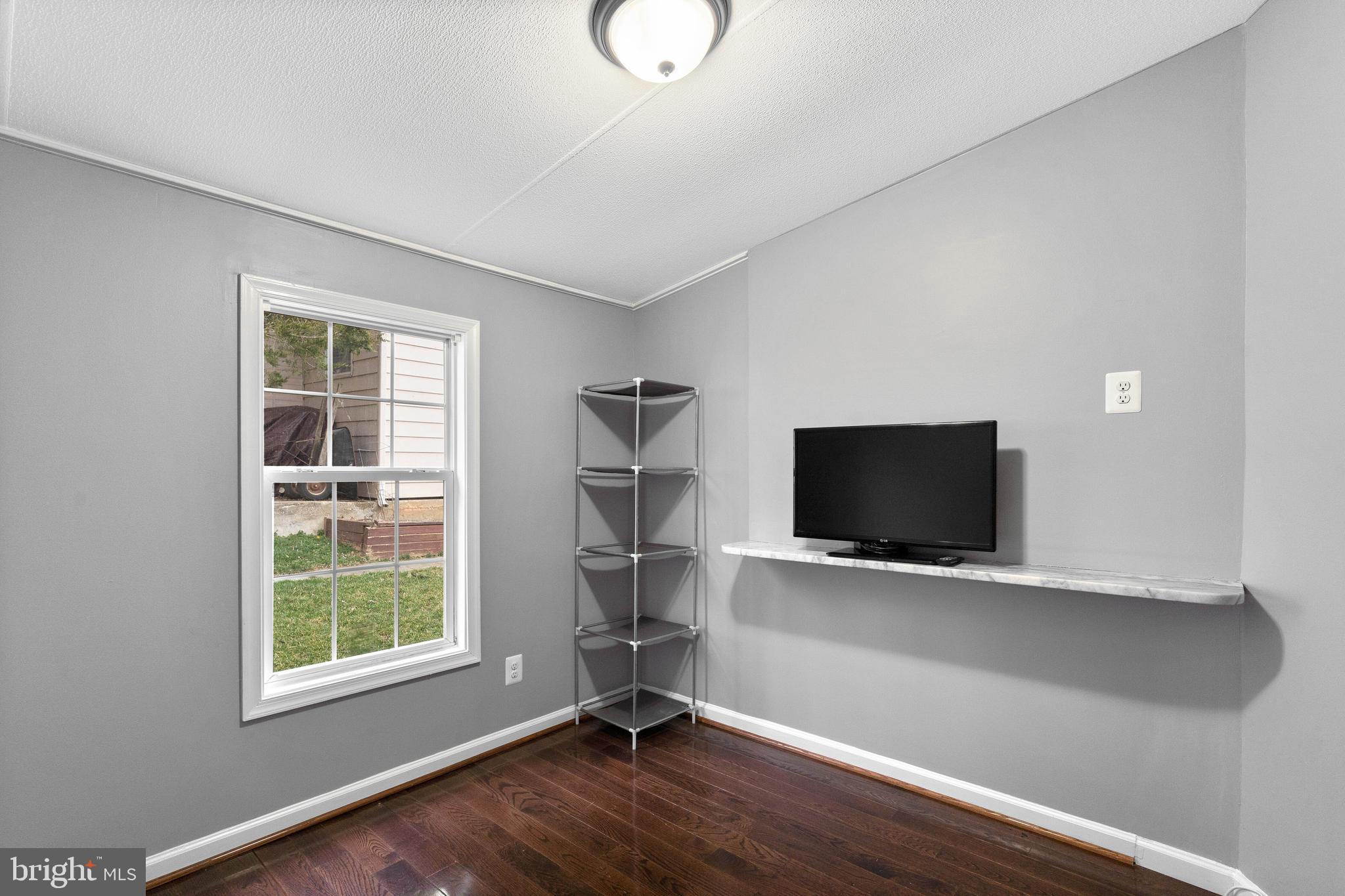 7835 East Hill Road Mount Airy, MD 21771 - Photo 20 of 25 Bedroom