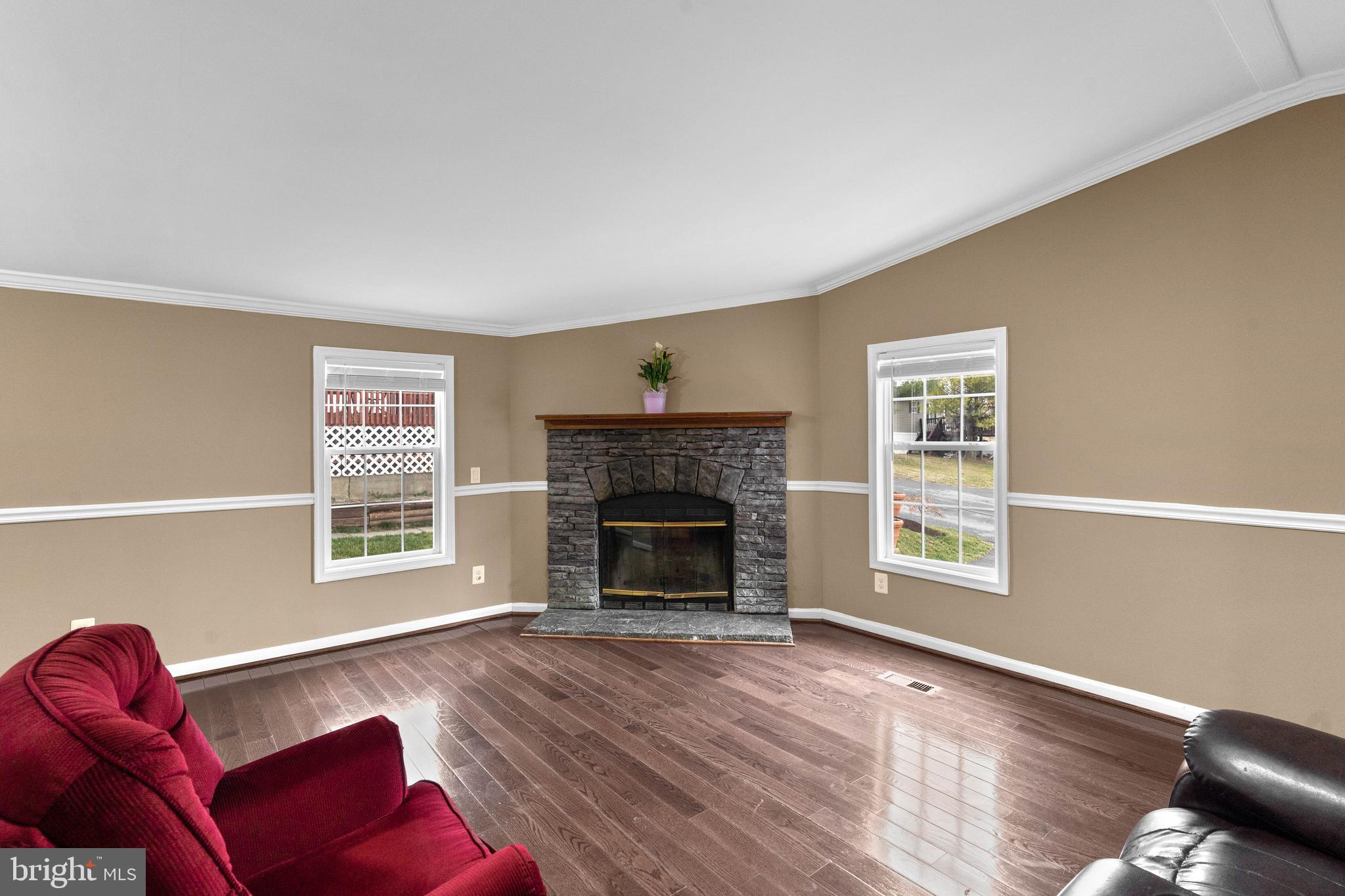 7835 East Hill Road Mount Airy, MD 21771 - Photo 3 of 25 Living Room