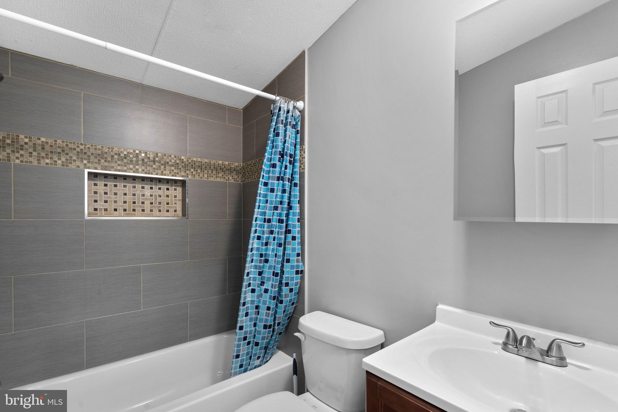7835 East Hill Road Mount Airy, MD 21771 - Photo 21 of 25 Bathroom