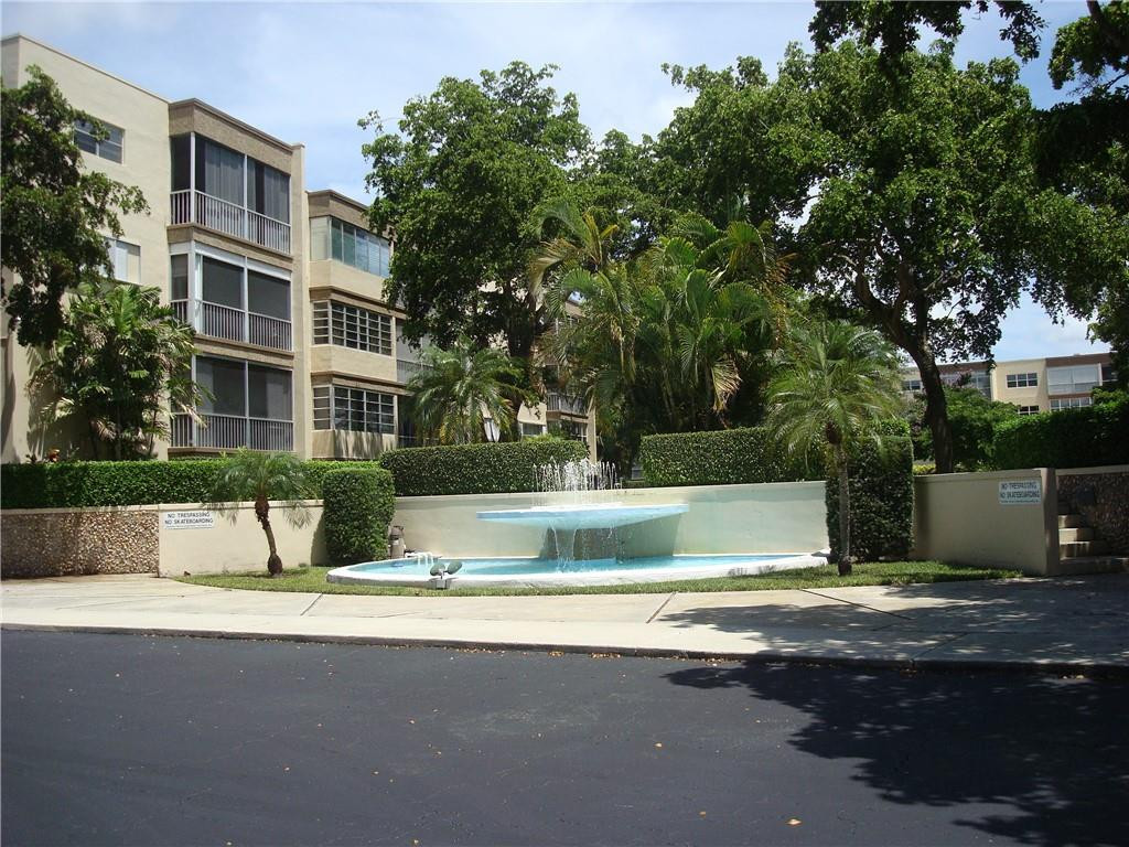 6731 Cypress Road, Unit 109 Plantation, FL 33317 - Photo 2 of 13 Another entry area