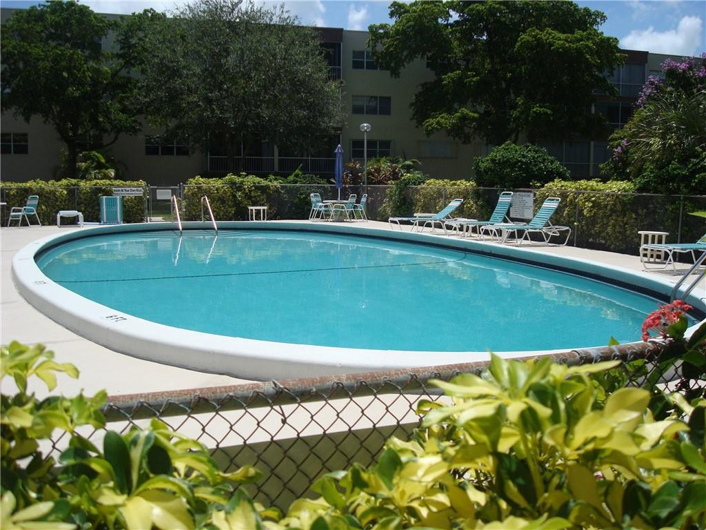 6731 Cypress Road, Unit 109 Plantation, FL 33317 - Photo 4 of 13 Community pool
