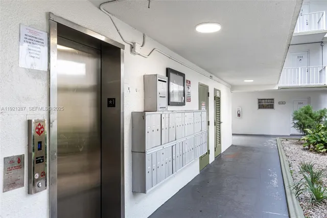 $2,000 | 4215 North University Drive, Unit 203, Sunrise, FL 33351