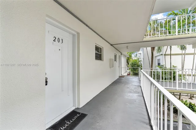 $2,000 | 4215 North University Drive, Unit 203, Sunrise, FL 33351