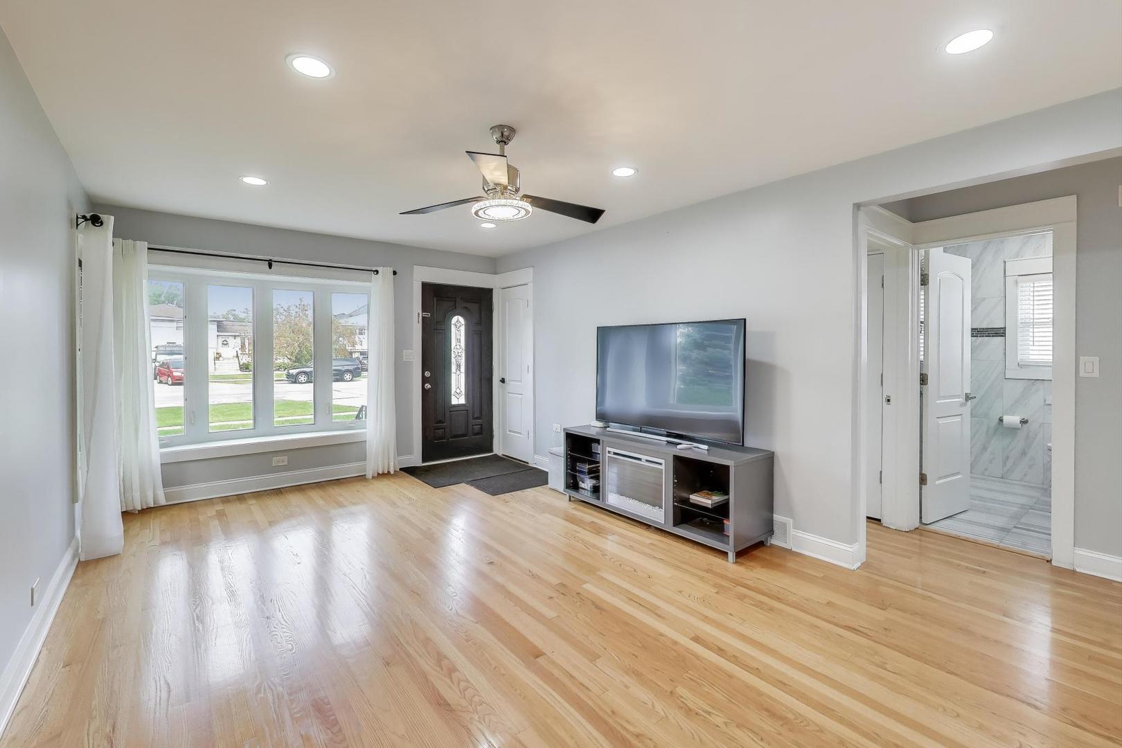 8313 Ballard Road Niles, IL 60714 - Photo 5 of 52 Gallery Image 5