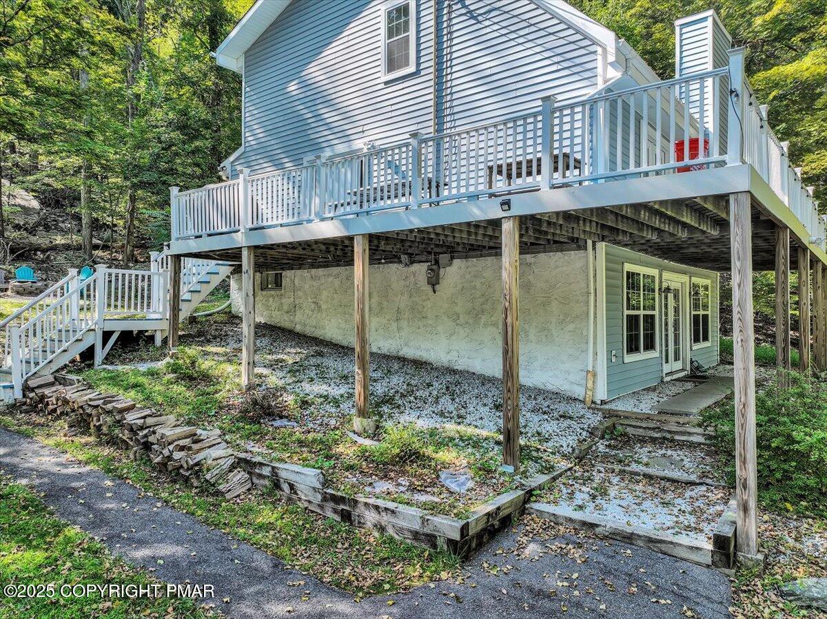 3118 Cherry Ridge Road Bushkill, PA 18324 - Photo 32 of 51 a backyard of a house