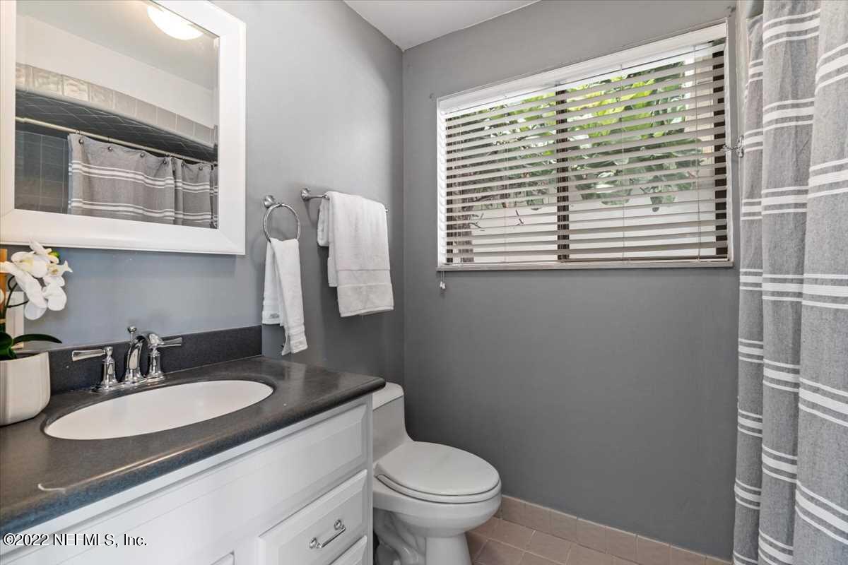 9931 Haley Road Jacksonville, FL 32257 - Photo 18 of 35 18-Primary Bathroom
