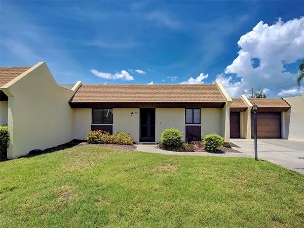 $179,900 | 499 Albee Farm Road, Unit V11, Venice, FL 34285