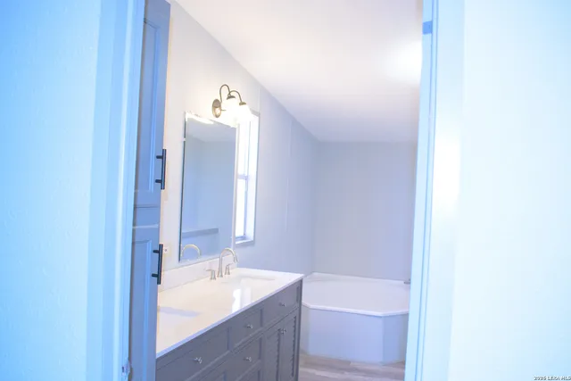 $260,000 | 290 Crestfield Drive, Pleasanton, TX 78064