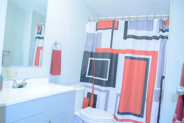 $260,000 | 290 Crestfield Drive, Pleasanton, TX 78064