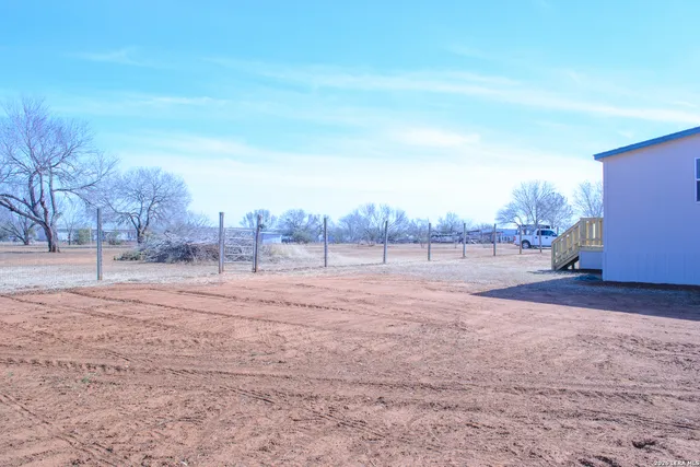 $260,000 | 290 Crestfield Drive, Pleasanton, TX 78064